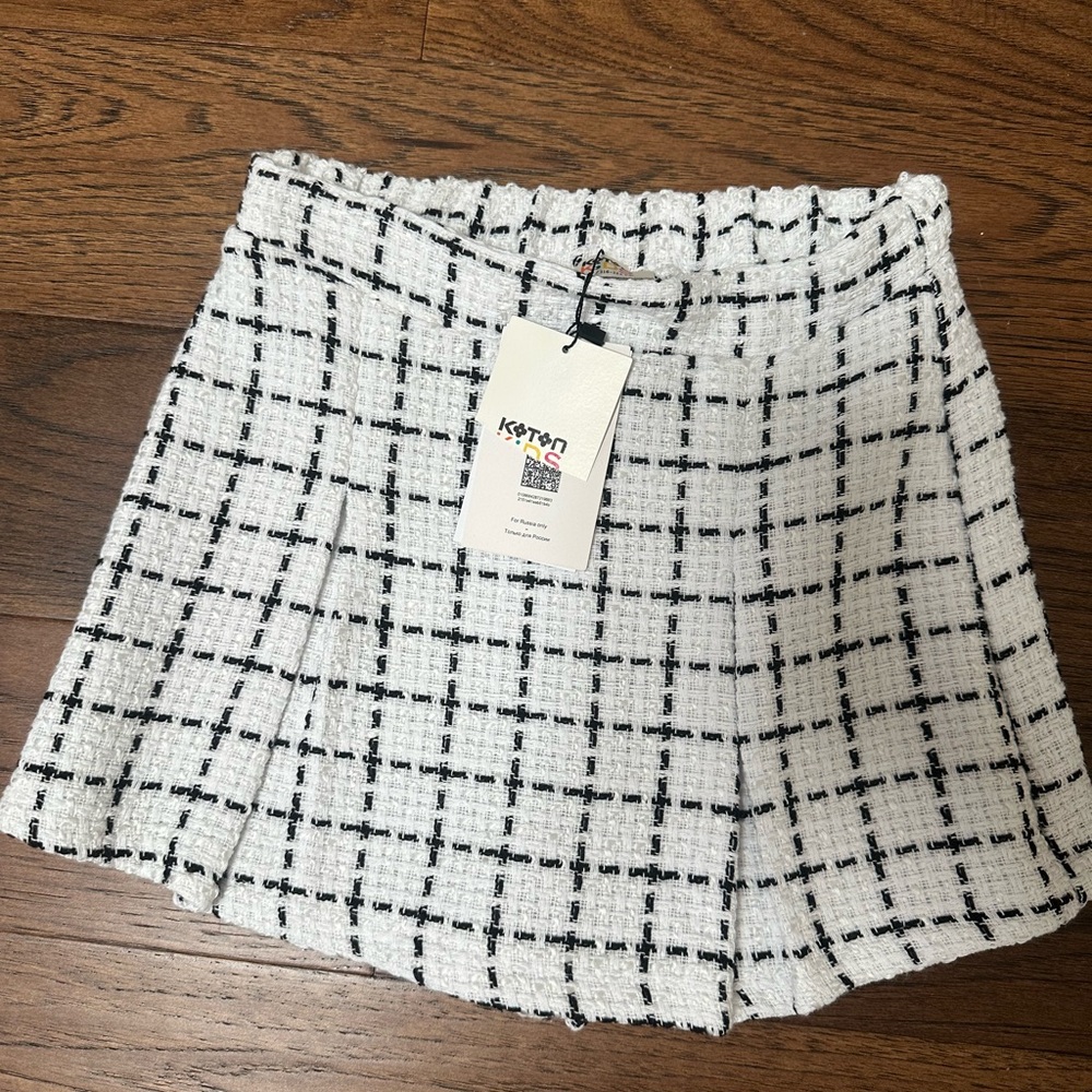 White and Black Plaid Skort